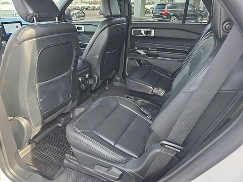 Used 2020 Ford Explorer XLT w/ Equipment Group 202A image 16
