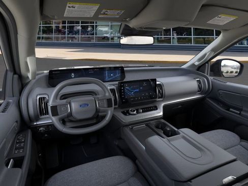 New 2025 Ford Expedition Active image 9