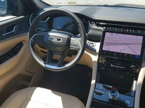 New 2025 Jeep Grand Cherokee Limited w/ Black Appearance Package image 13