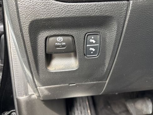 Used 2025 RAM 1500 Laramie image 24