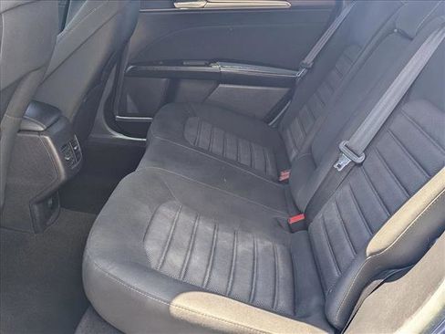 Used 2019 Ford Fusion SE FWD image 17