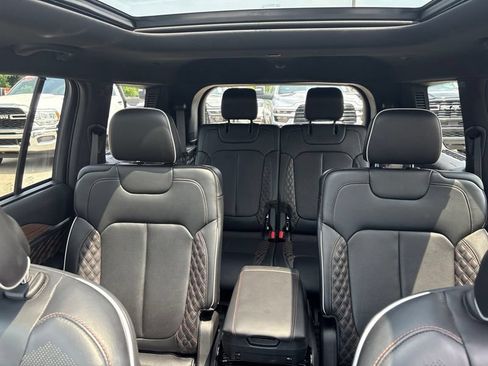Used 2021 Jeep Grand Cherokee L Summit w/ Luxury Tech Group V AWD/4WD image 28