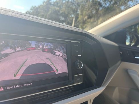 Used 2023 Volkswagen Jetta SE image 13