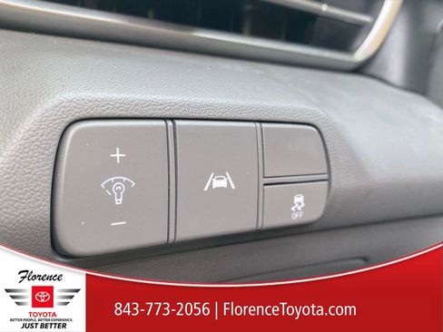 Used 2023 Hyundai Elantra SEL image 25