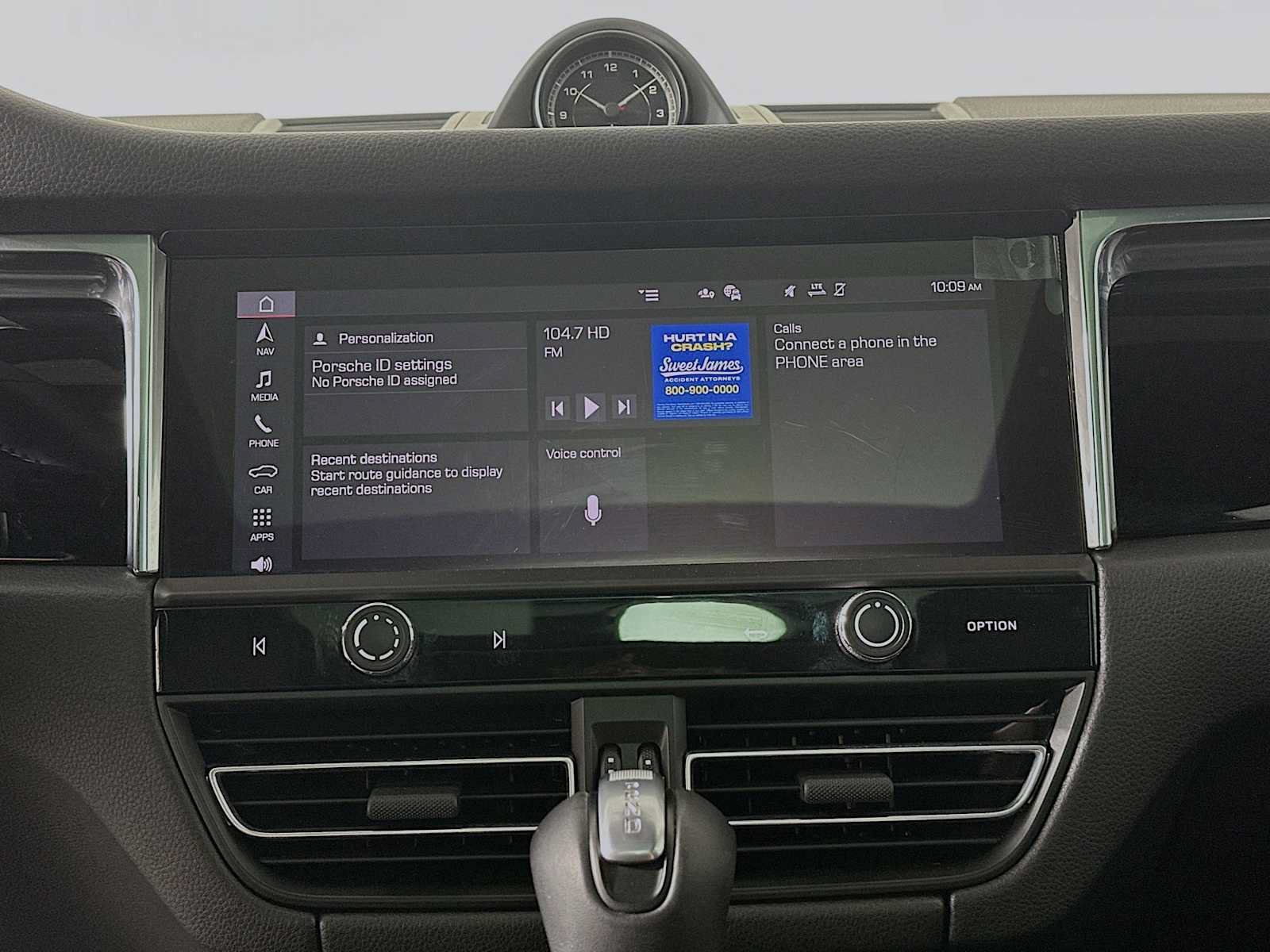 Certified 2026 Porsche Macan AWD/4WD image 17