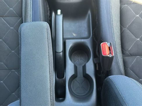 Used 2018 Nissan Kicks SV FWD image 29