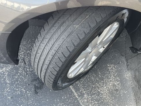 Used 2016 Chrysler Town & Country Touring FWD image 10