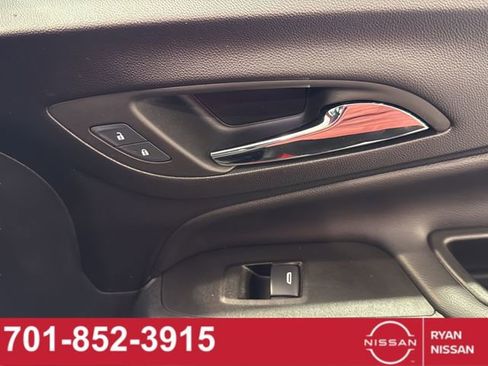 Used 2024 Chevrolet Equinox LT image 38