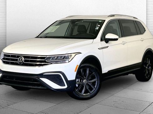 Used 2024 Volkswagen Tiguan SE FWD image 12