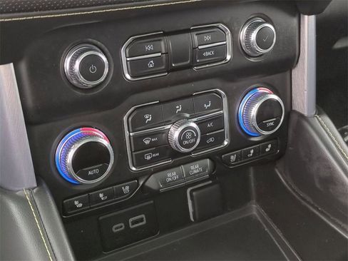 Used 2023 GMC Yukon SLT w/ SLT Premium Package image 11