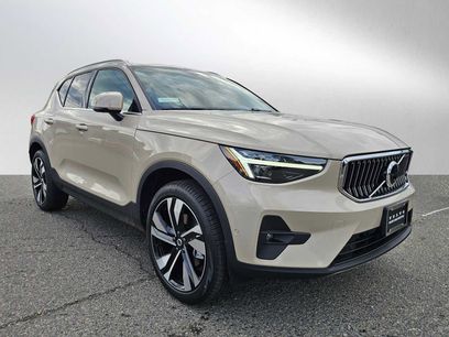 New 2025 Volvo XC40 B5 Ultra w/ Climate Package