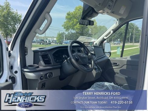 New 2023 Ford E-Transit Medium Roof image 14