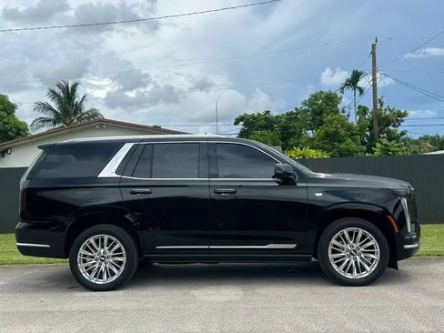 Used 2026 Cadillac Escalade Luxury RWD image 3