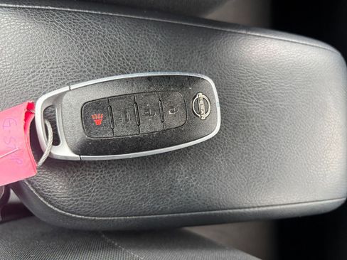 Used 2025 Nissan Versa SV image 21