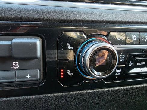 Used 2025 GMC Sierra 1500 SLT image 28