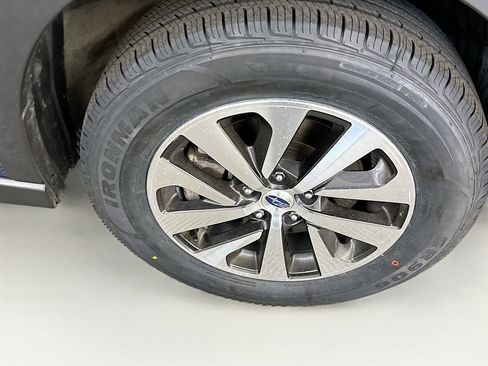 Used 2025 Subaru Outback Premium AWD/4WD image 11