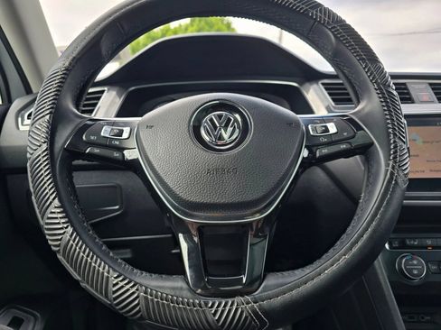 Used 2018 Volkswagen Tiguan SEL Premium w/ 3rd Row Seat Package AWD/4WD image 24