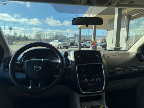 Used 2012 Dodge Grand Caravan SXT w/ Security Group image 11