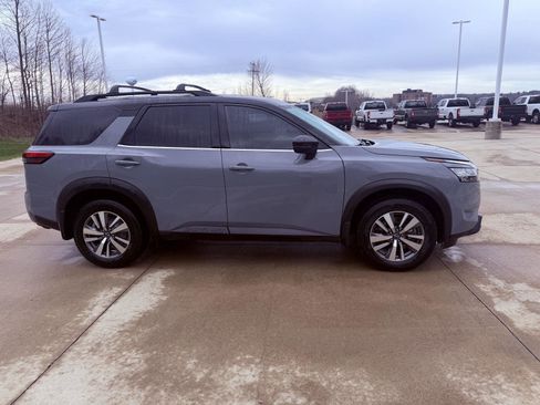 Used 2024 Nissan Pathfinder SL AWD/4WD image 8