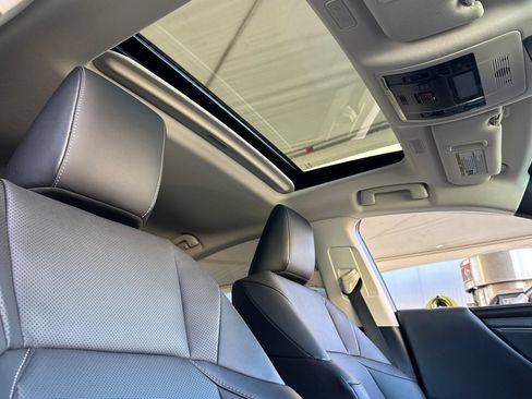 Used 2024 Lexus ES 350 w/ Premium Package FWD image 23