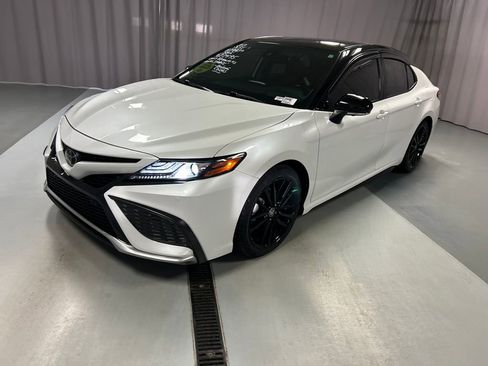 Used 2022 Toyota Camry XSE w/ Navigation Package image 3