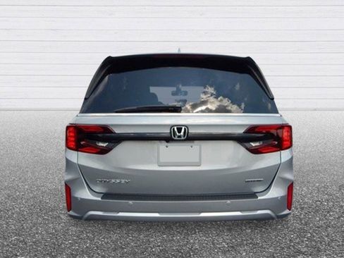 New 2026 Honda Odyssey Touring image 4