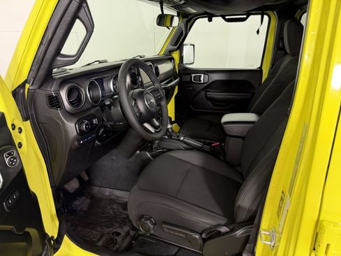 Used 2023 Jeep Wrangler Unlimited w/ Cold Weather Group AWD/4WD image 20