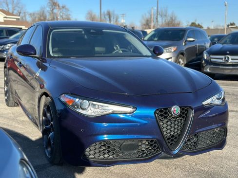 Used 2017 Alfa Romeo Giulia Ti w/ TI 19" Sport Package image 4