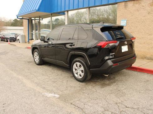 Used 2019 Toyota RAV4 LE image 5