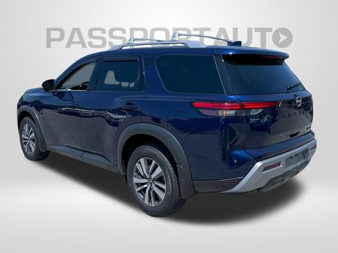 Certified 2024 Nissan Pathfinder SL w/ Black Appearance Package AWD/4WD image 3