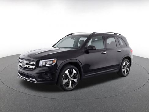 Used 2025 Mercedes-Benz GLB 250 4MATIC image 3