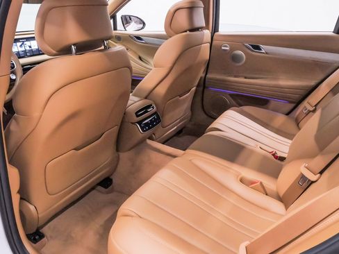 Certified 2025 Genesis G80 2.5T Advanced image 11