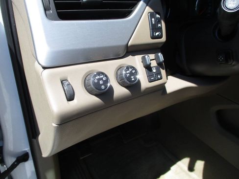 Used 2016 GMC Yukon SLT w/ Open Road Package AWD/4WD image 24