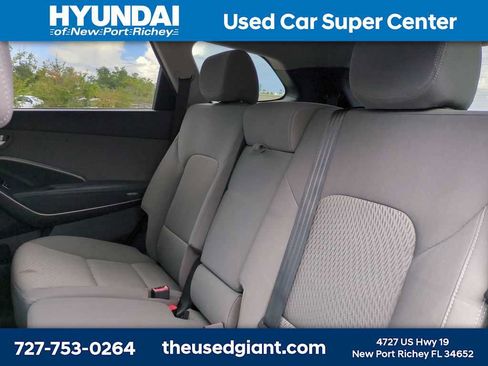 Used 2017 Hyundai Santa Fe SE FWD image 15