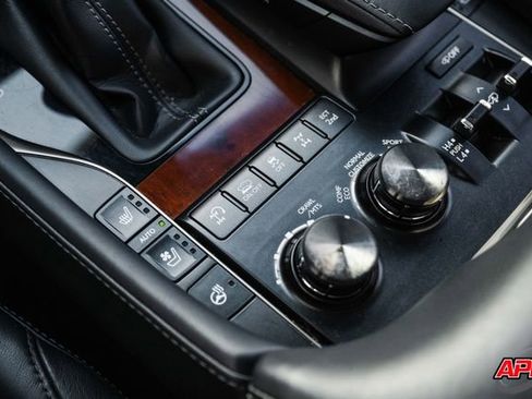 Used 2021 Lexus LX 570 4WD w/ Luxury Package image 18