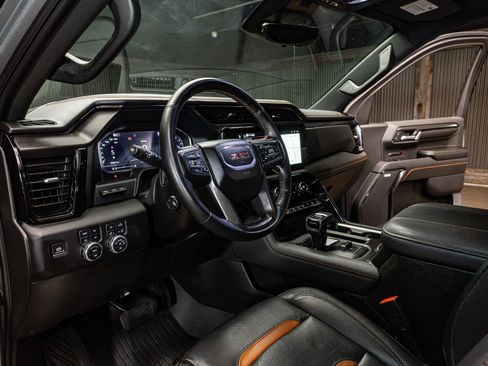 Used 2024 GMC Sierra 1500 AT4 w/ Technology Package AWD/4WD image 12