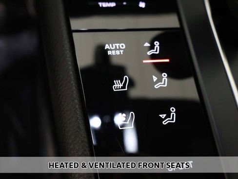 Used 2025 Porsche Macan image 8