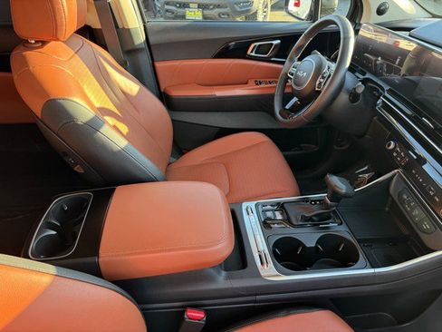 Used 2025 Kia Carnival SX Prestige image 7