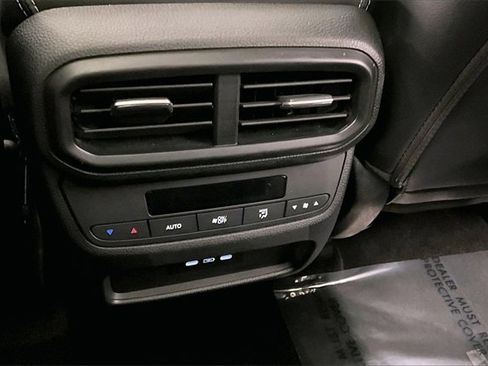 Used 2024 Honda Pilot Touring image 29