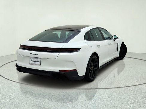 Used 2025 Porsche Panamera image 9