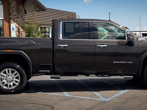 Used 2020 GMC Sierra 2500 SLT w/ SLT Premium Plus Package AWD/4WD image 29