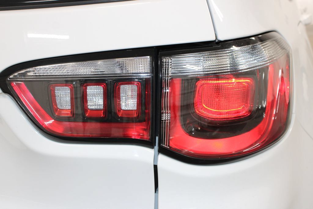 Used 2025 Jeep Compass Trailhawk AWD/4WD image 28