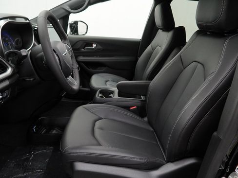 New 2026 Chrysler Pacifica Select image 15