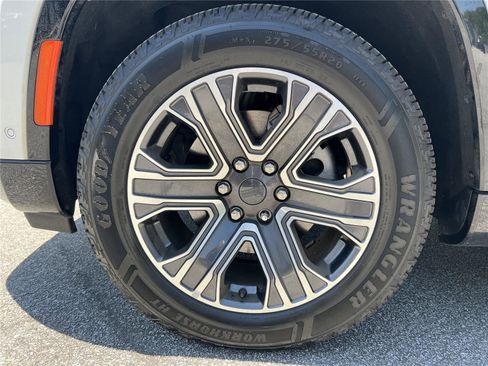 Used 2024 Jeep Wagoneer L Series II RWD image 26