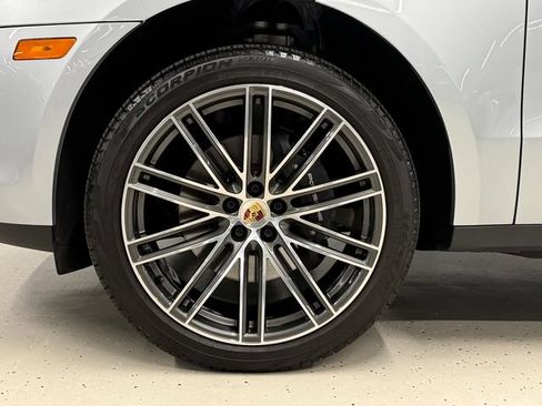 Certified 2026 Porsche Macan w/ Premium Package Plus AWD/4WD image 12