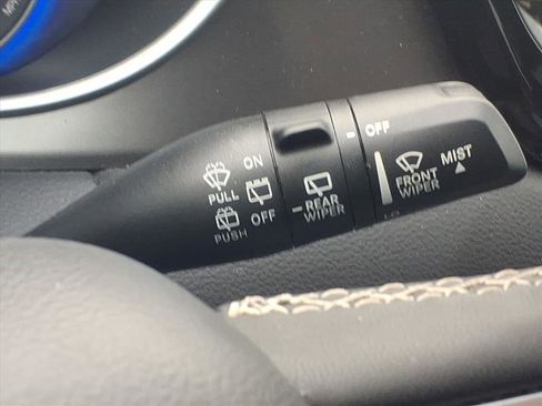 Used 2024 Chrysler Pacifica Touring-L image 18