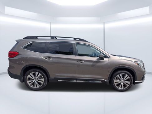 Used 2022 Subaru Ascent Limited w/ Technology Package AWD/4WD image 2