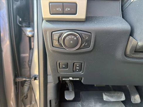 Used 2022 Ford F250 Lariat w/ Black Appearance Package AWD/4WD image 18