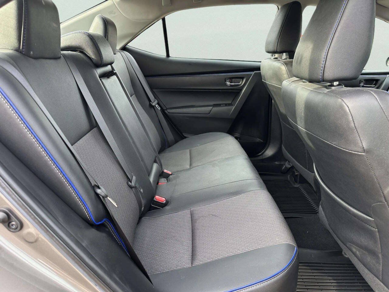 Used 2019 Toyota Corolla SE FWD image 16