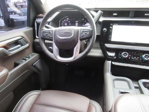 Used 2025 GMC Sierra 2500 Denali w/ Denali Reserve Package AWD/4WD image 13